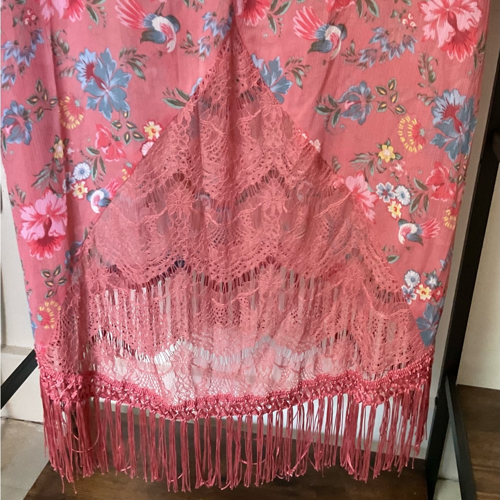 Time and Tru Open front Floral Sheer, Kimono Sleeve Shawl w/Fringe. One Size